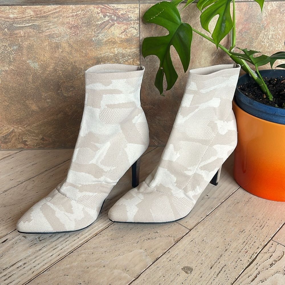 Mia Ankle Boots Women Size 7.5 McKinney Camouflage Sock beige Boots - Picture 16 of 16